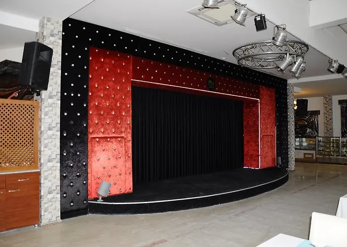 Ronax فندق بيوكجكمجة